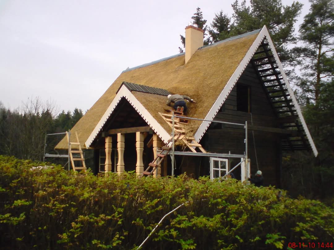 Zebrathatch thatch roofing and outdoor structure project photo 14