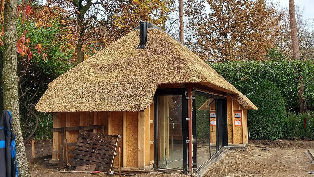 Zebrathatch thatch roofing and outdoor structure project photo 7