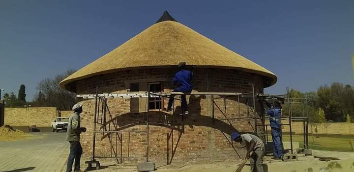 Zebrathatch thatch roofing and outdoor structure project photo 12